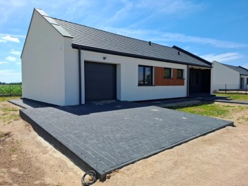 Sprzedam nowoczesny dom z pompą ciepła i fotow. - k. Konina