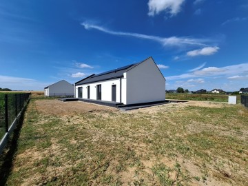 Sprzedam nowoczesny dom z pompą ciepła i fotow. - k. Konina