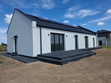 Sprzedam nowoczesny dom z pompą ciepła i fotow. - k. Konina