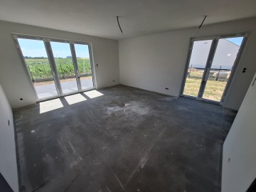 Sprzedam nowoczesny dom z pompą ciepła i fotow. - k. Konina