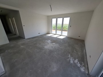 Sprzedam nowoczesny dom z pompą ciepła i fotow. - k. Konina