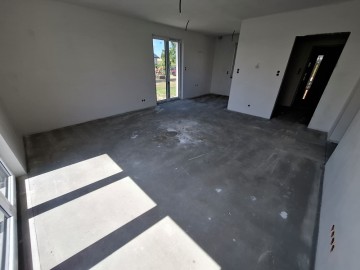 Sprzedam nowoczesny dom z pompą ciepła i fotow. - k. Konina