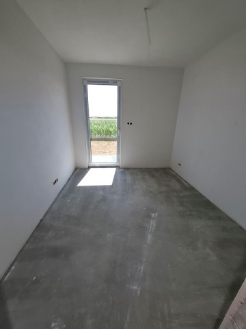 Sprzedam nowoczesny dom z pompą ciepła i fotow. - k. Konina