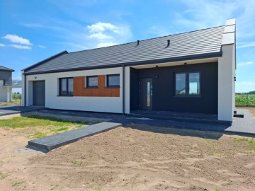 Sprzedam nowoczesny dom z pompą ciepła i fotow. - k. Konina