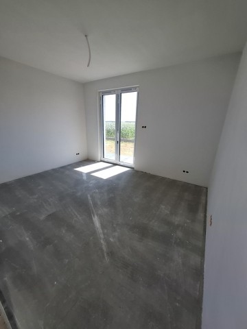 Sprzedam nowoczesny dom z pompą ciepła i fotow. - k. Konina