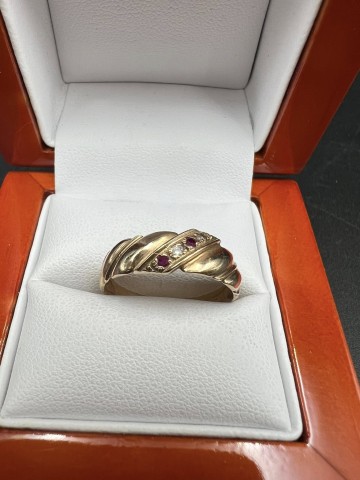 Złoty pierścionek  Pr&oacute;ba 585 Waga: 2.66 g