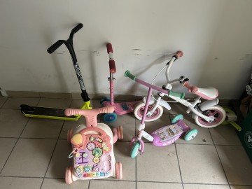 Sprzedam w&oacute;zek spacer&oacute;wkę joie i wiele innych rzeczy dla dzi