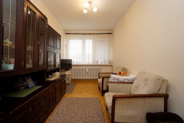 Konin, ul. Os. Legion&oacute;w - centrum, mieszkanie 3 pokoje.