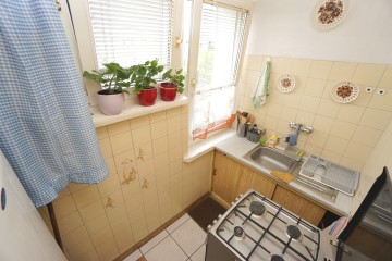 Konin, ul. Os. Legion&oacute;w - centrum, mieszkanie 3 pokoje.