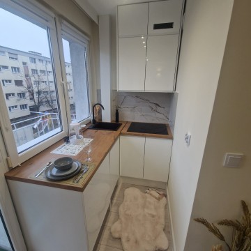 Sprzedam na 2 pietrze mieszkanie z balkonem !!! po remocie