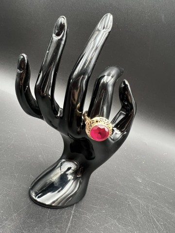 Złoty pierścionek z r&oacute;żowym kamieniem 14k Pr&oacute;ba 585  Waga: 6