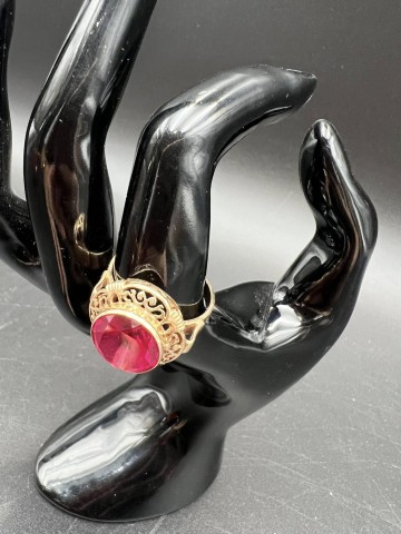 Złoty pierścionek z r&oacute;żowym kamieniem 14k Pr&oacute;ba 585  Waga: 6