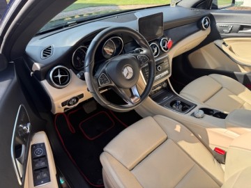 Mercedes-Benz CLA 4MATIC 2017 rok - Benzyna