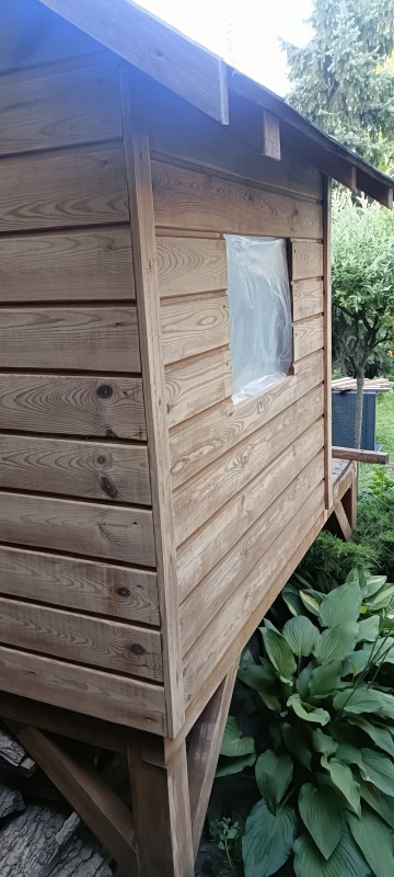 Domek drewniany widoczny na zdjęciach -Sosnowy- Konin 1500zl