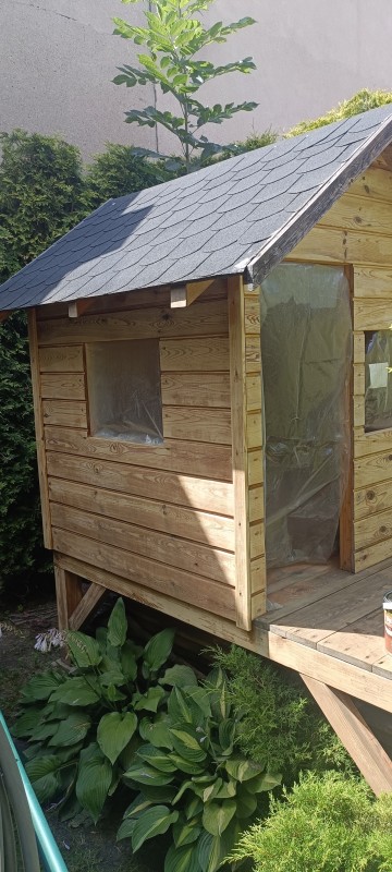 Domek drewniany widoczny na zdjęciach -Sosnowy- Konin 1500zl