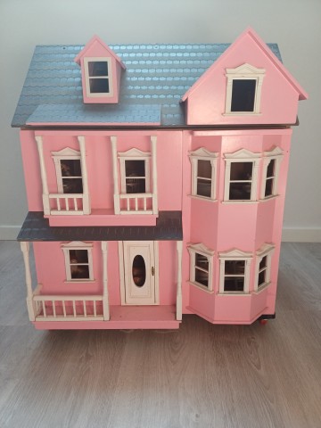 Sprzedam piękny domek dla lalek ze Szkocji