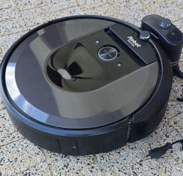 Robot sprzątający iRobot Roomba i7+ srebrny/szary