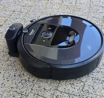 Robot sprzątający iRobot Roomba i7+ srebrny/szary