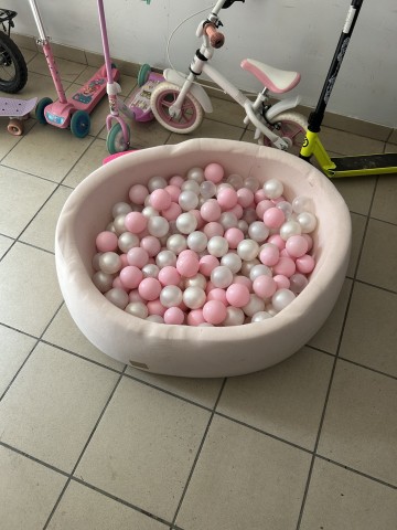 Sprzedam w&oacute;zek spacerowy foteliki samochodowe ł&oacute;ż czko