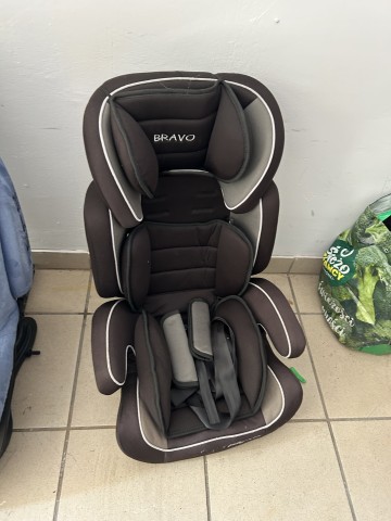 Sprzedam w&oacute;zek spacerowy foteliki samochodowe ł&oacute;ż czko