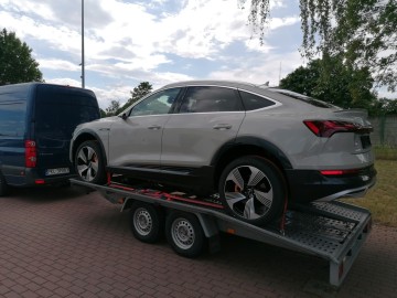 Przew&oacute;z os&oacute;b - Laweta