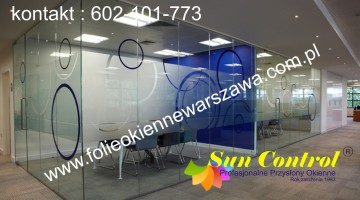 Montaż folii dekoracyjnych na szkło