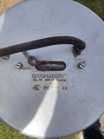 Duża przemysłowa lampa