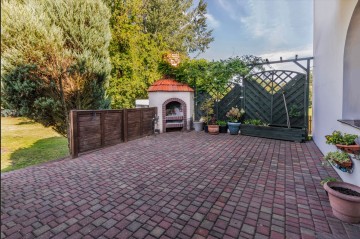 Sprzedam komfortowy dom na dużej działce 17,6ar