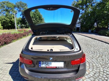 BMW 320d 184KM Modern X-Drive Jasne Skóry Navi El klapa