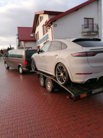 Przew&oacute;z os&oacute;b - Laweta