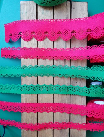 Koronki ażurowe , materiałowe ozdoby, taśmy cyrkoniowe