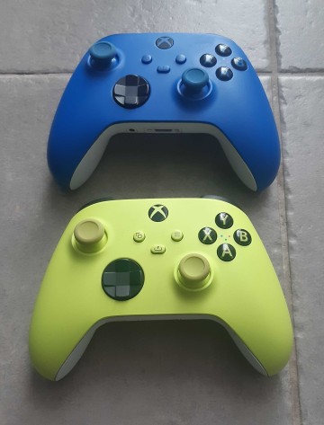 Sprzedam dwa kontrolery do X-BOX ONE