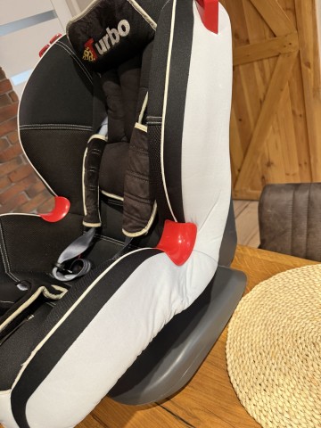 Fotelik samochodowy Caretero 9-25 kg