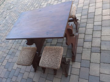 Stolik plus 4 taborety