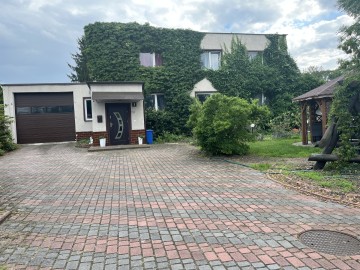 Sprzedam dom z działką pod inwestycje