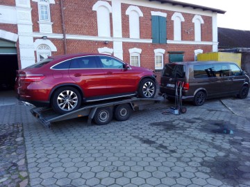 Przew&oacute;z os&oacute;b - Laweta