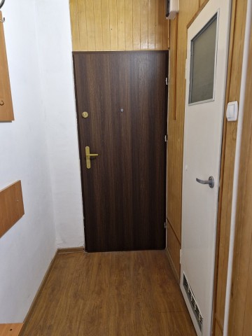 Sprzedam mieszkanie 2 pok. na 1 piętrze- V os. Konin