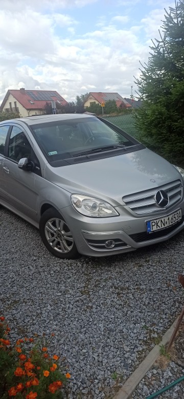 Mercedes B 180