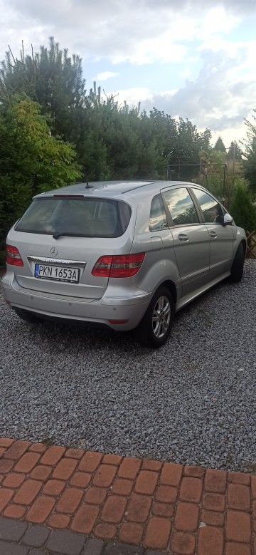 Mercedes B 180