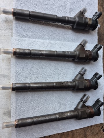 Sprzedam wtryski cena  450 zł