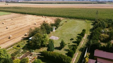 Działka z domkami letniskowymi