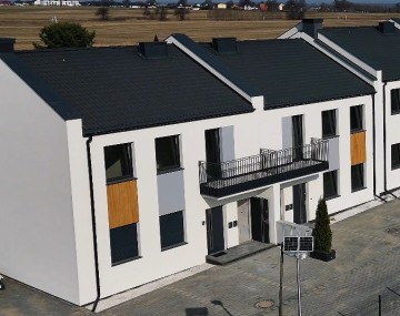 4 pokoje z poddaszem / parking / miejsce parkingowe