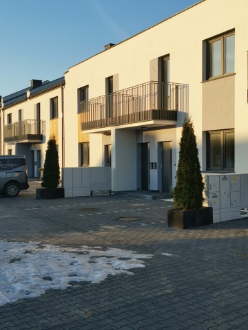 4 pokoje z poddaszem / parking / miejsce parkingowe