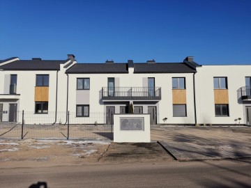 4 pokoje z poddaszem / parking / miejsce parkingowe