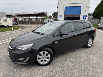 Opel Astra 1.4 BENZYNA Klimatronik Tempomat Nawigacja Kamera