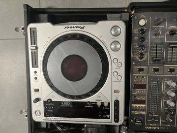 Konsola DJ Pioneer DJM 600 + 2x CDJ 800MK2