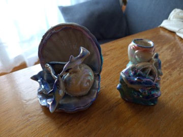 Porcelanowe Ladne delfinki w muszli x 2 sztuki