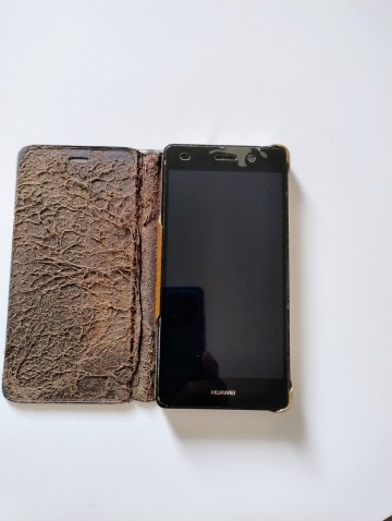 Smartfon Huawei P8 Lite 2 GB / 16 GB 4G (LTE) czarny