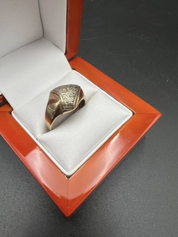 Złoty pierścionek Próba 585 Waga: 3.87 g