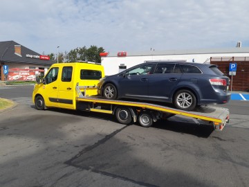 Holowanie pojazd&oacute;w, pomoc drogowa Konin 24H Laweta Mikuch